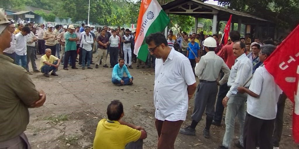 Durgapur Steel Plant blazing on SAIL biometric, protest in front of ED Works office