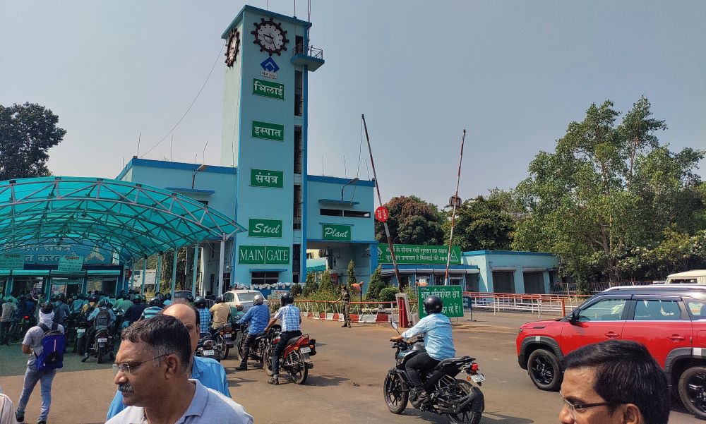 SAIL AWA workers are not getting Rs 1400, commotion at Murga Chowk, dispute at the main gate