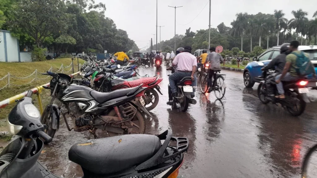 Arrangement of death from BSP Boria to main gate, now illegal parking at the main entrance