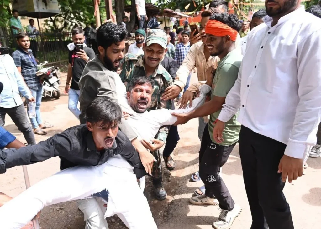 Congressmen create ruckus in protest against the arrest of MLA Devendra Yadav, clash with police