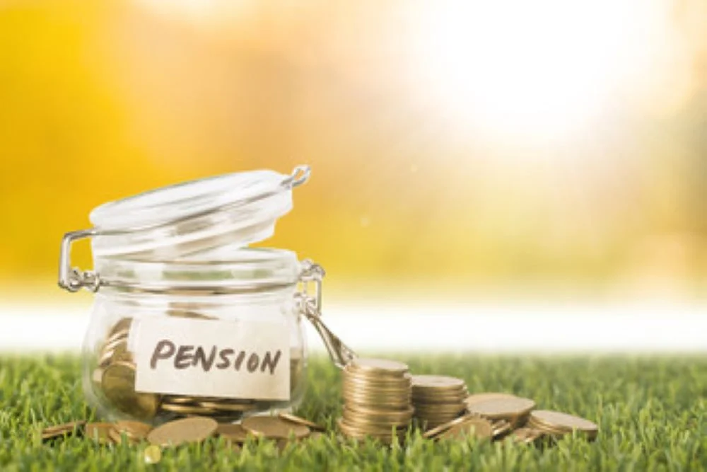 EPS 95 pension should be decided on the total contribution to the pension fund, not on the last pensionable salary