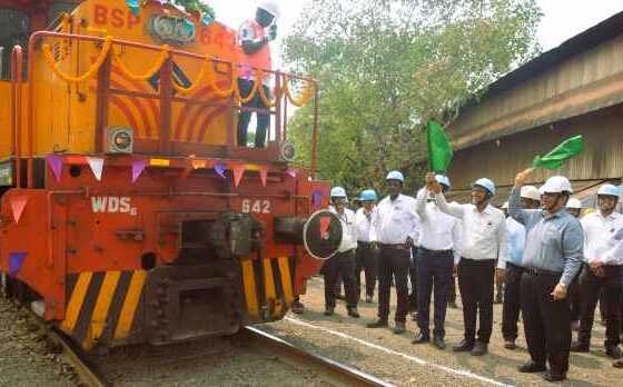 BSP took advantage of the railway scheme, profit from Meghahatuburu-Kiriburu to RSP, 140 ton crane will lift the derailed goods train