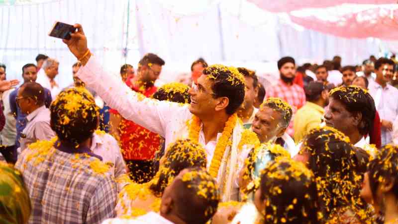 Holi Milan at MLA Devendra Yadav house, Abir-Gulal flew away, faces red with happiness