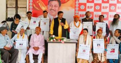 MP Vijay Baghel awarded the National Artist Award to the artists who contributed to the contemporary art world