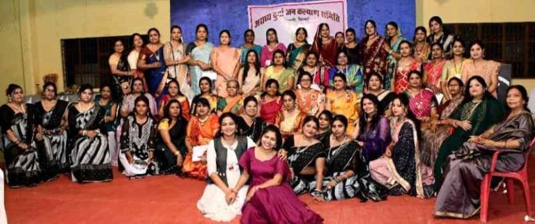 On-the-occasion-of-Womens-Day-a-felicitation-ceremony-was-organized-by-Aaradhya-Durga-Jan-Kalyan-Samiti