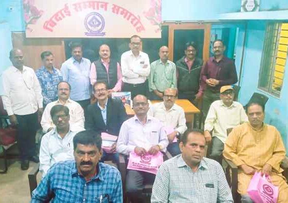 Sector-4 Society Farewell to BSP employees, took away checks and sweets