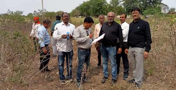 Occupants were doing farming on BSP land worth 7 crores on the banks of Shivnath river, encroachers were driven out of 12 acres of land