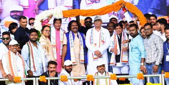 Bore Basi Diwas Nand Kumar Sai, who left BJP and joined Congress, shared the stage with CM Bhupesh Baghel on Chhattisgarhi Tihar Bore Basi