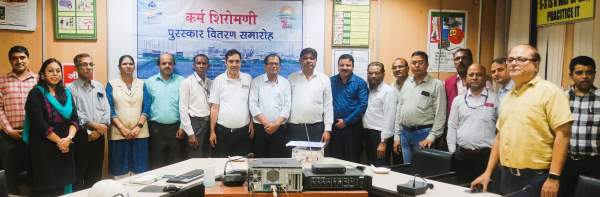 Employees of Merchant and Wire Rod Mill of Bhilai Steel Plant received Pali-Karma Shiromani Award