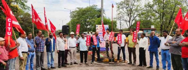 Fraud-in-the-name-of-SAIL-wage-settlement-and-protest-continues-for-800-days-in-RINL