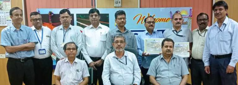 Officer-Pali-and-employee-of-Bhilai-Steel-Plant-honored-with-Karma-Shiromani