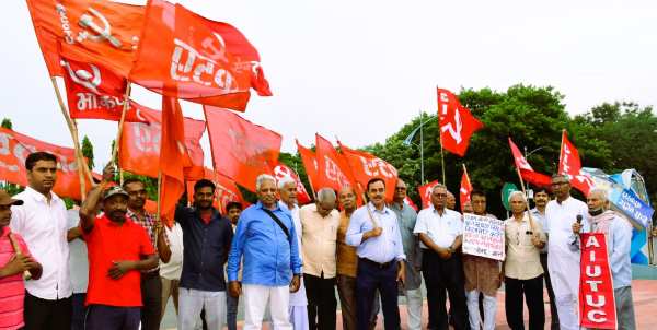 Unions of Bokaro Steel Plant on the road against BJP MP