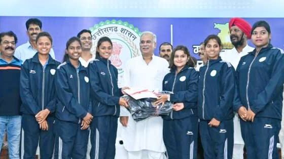 Awards showered on players of Chhattisgarh, Chief Minister said - increase the academy