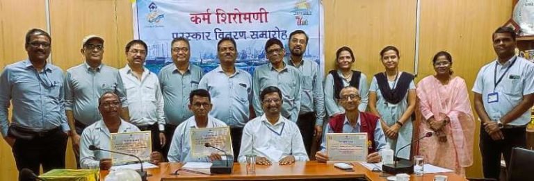 Employees-and-officers-of-Bhilai-Steel-Plant-honored-with-Shiromani-Award