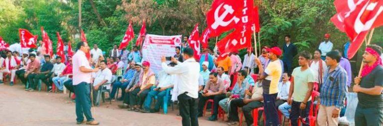 Fraud-in-the-name-of-NJCS-sub-committee-in-SAIL-mine-workers-in-Rajhara-are-on-Mahadharna-on-outstanding-arrears-gratuity-DASA