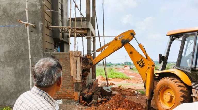 Action-on-house-owners-for-construction-without-permission-rebar-cement-brick-sand-seized-in-Bhilai