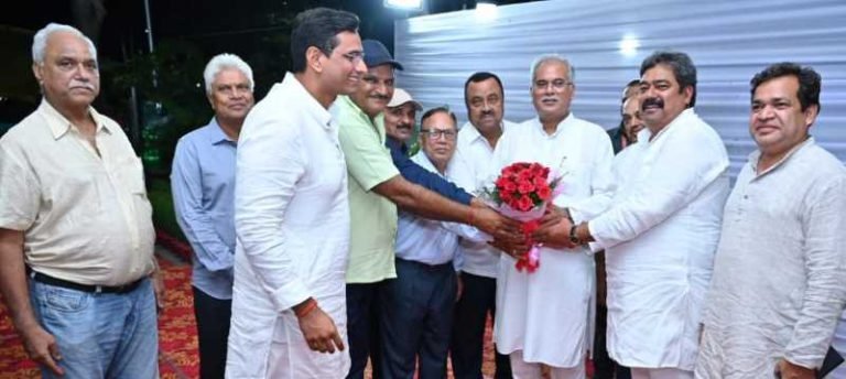 Another-good-news-for-the-residents-of-Bhilai-Township-the-lease-holder-met-the-CM-as-soon-as-the-lease-registry-was-done-now-the-talk-on-regularization-increased