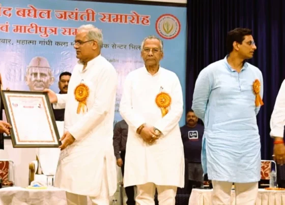 Dr. Khubchand Baghel Renowned people of Manwa Kurmi Kshatriya Samaj honored by Chief Minister Bhupesh Baghel, BSP officers-employees too