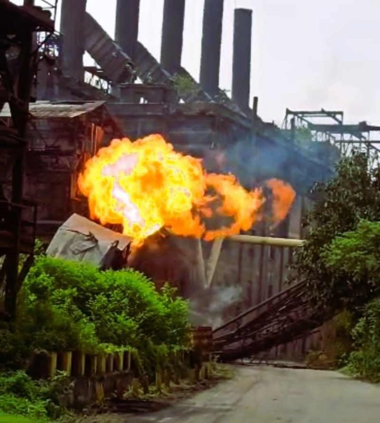 Explosion-in-SAIL-ISP-gas-pipeline-flames-created-furore