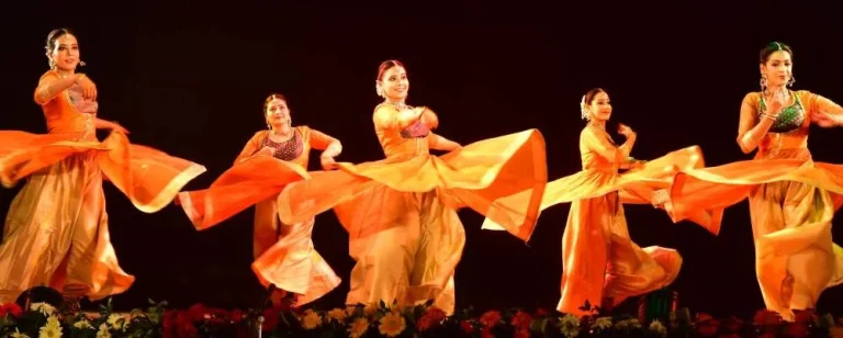 Amrit-Yuva-Kalotsav-Rourkela-Steel-Plant-decorated-stage-for-artists-Indian-culture-seen-1