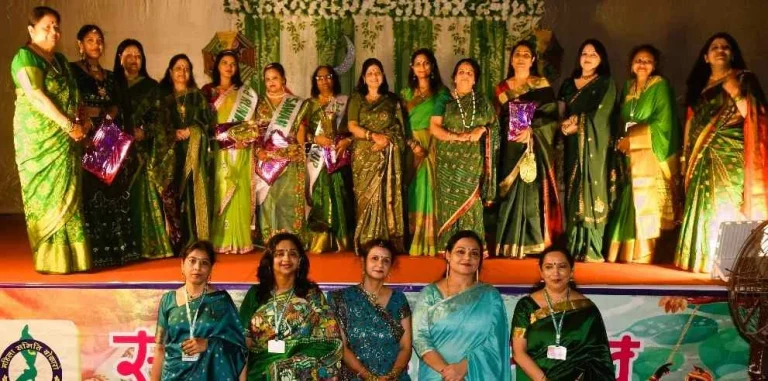 Bokaro-Steel-Plant-Shukla-Biswas-Sawan-Queen-Poonam-Second-Yamini-Third-on-the-stage-of-Bokaro-Mahila-Samiti