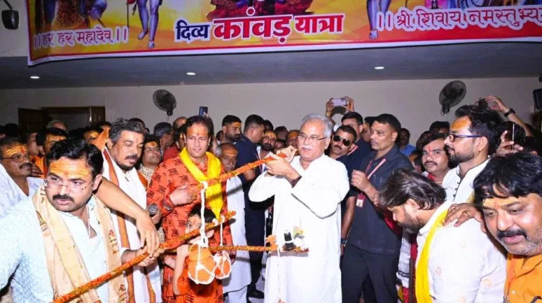 CM-in-the-color-of-devotion-Bhupesh-Baghel-inaugurated-the-Kanwar-Yatra-by-holding-the-water-of-Jalabhishek-in-his-hands