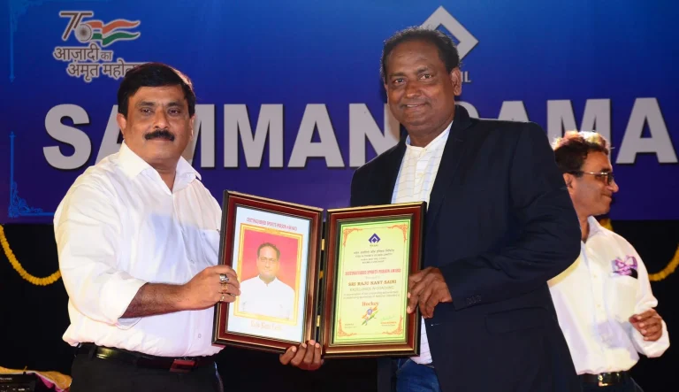 DIC-encouraged-the-players-of-Rourkela-Steel-Plant-got-the-award