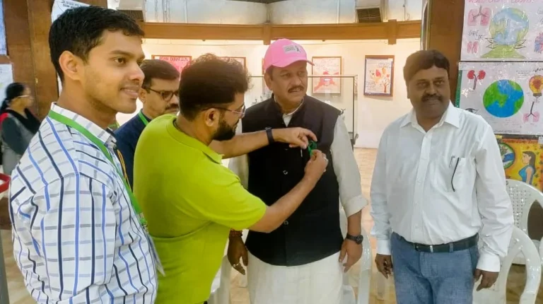 Organ-donation-festival-2023-MP-Vijay-Baghel-arrived-at-the-poster-exhibition-of-Bhilai-Steel-Plant-took-a-pledge-for-organ-donation