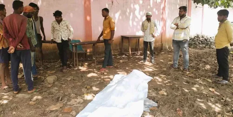 Punch-found-hanging-in-Bhilai-3-SDM-office-premises