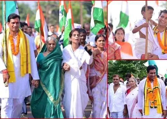 Tiranga Yatra: Martyr Chumman Yadav's mother mixed her step, here is special, held hands with Congressmen