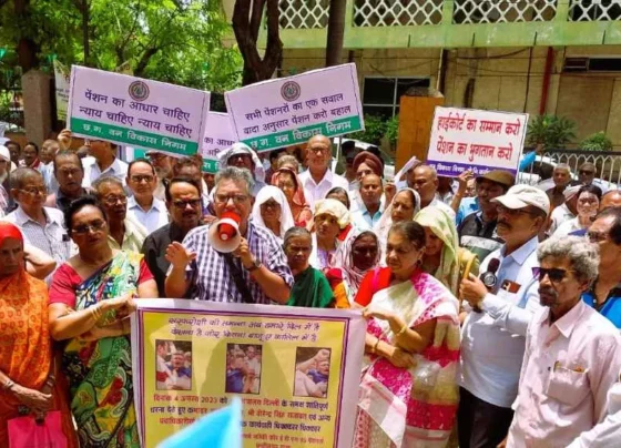 Uproar at EPFO office over EPS 95, pension hike and arrest