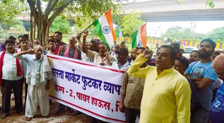 Uproar-over-eviction-order-of-Power-House-fruit-vegetable-vendors-protest-in-front-of-Bhilai-nagar-nigam-1