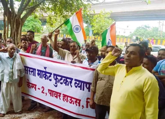 Uproar over eviction order of Power House fruit-vegetable vendors, protest in front of Bhilai nagar nigam