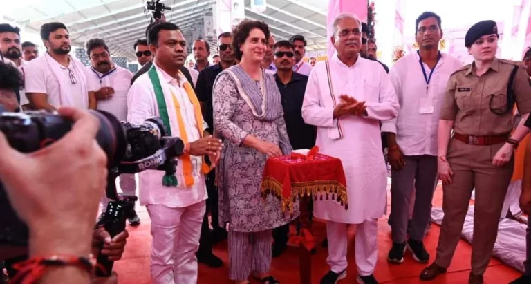 Big-Breaking-Big-announcement-by-CM-Bhupesh-in-the-presence-of-Priyanka-Gandhi-announced-this-scheme-know-who-will-directly-benefit-read1-