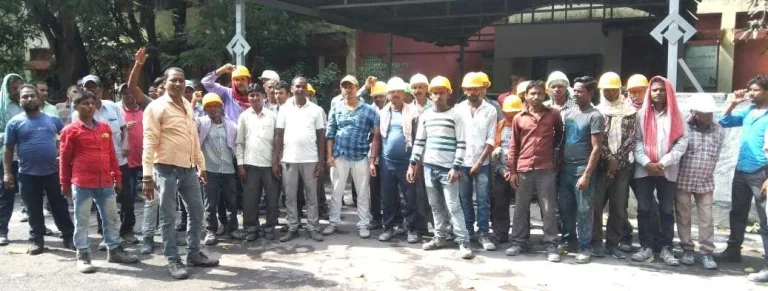 Bokaro-Steel-Plant-Anger-over-snatching-of-gate-pass-withdrawal-of-money-from-ATM-and-dismissal-from-work