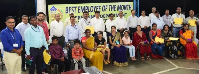 Bokaro-Steel-Plant-employees-received-Best-Employees-of-the-Month-Award