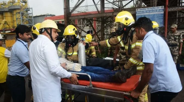 Mock-Drill-Gas-leak-in-Bhilai-Steel-Plant-4-workers-fell-on-the-ground-3