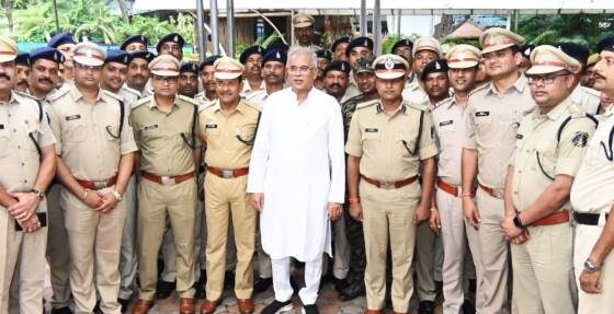 Out of turn promotion, salary increment, CM patted the police personnel who solved Raigarh bank robbery