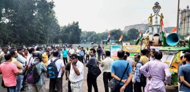 SAIL-Bonus-Durgapur-Steel-Plant-employees-protest-over-bonus-evening-protest-at-ISP