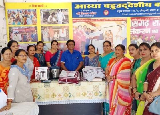 Aradhya Durga Jan Kalyan Samiti visited Sector 2 Aastha Old Age Home. The committee presented necessary items as gifts