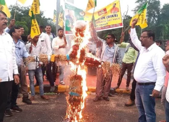 Boakro Steel Plant employees burnt effigies of SAIL management and NJCS