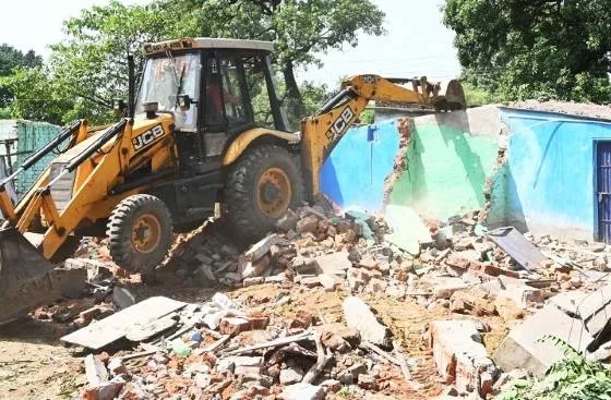 Bokaro Steel Plant demolished 50 houses of stone pelting encroachers, Netaji's trick did not work