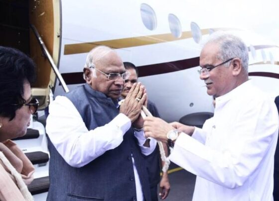 CG Elections 2023: Congress President Mallikarjun Kharge reached Raigarh, laid the foundation stone of Jaitkham to be built in 82 selected development blocks