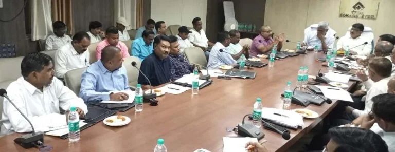 Huge-uproar-in-Jharkhand-Group-of-Mines-meeting-Bokaro-management-shocked