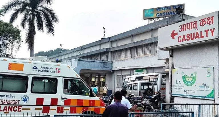 Is-it-good-to-keep-the-hospitals-of-Bhilai-Steel-Plant-closed-on-national-holidays-there-is-a-queue-of-patients-1