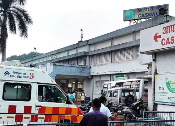 Is it good to keep the hospitals of Bhilai Steel Plant closed on national holidays, there is a queue of patients