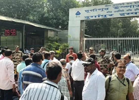 Ruckus in Durgapur Steel Plant over SAIL bonus, protesters did not get jobs and attendance
