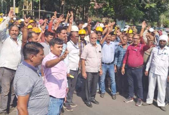 SAIL Bonus: Roar of employees till BSL ED Works office, slogan of Kumbhakarna Jagao echoed