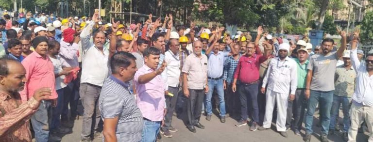 SAIL-Bonus-Roar-of-employees-till-BSL-ED-Works-office-slogan-of-Kumbhakarna-Jagao-echoed-2