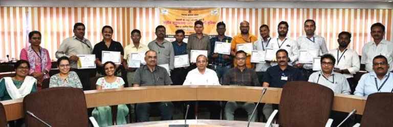 These-officers-and-employees-got-awards-in-the-competition-of-Bhilai-Steel-Plant-1